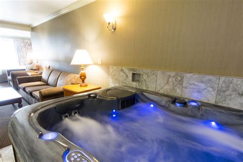 8. . Hotel with in room hot tub near me